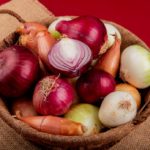 Nábytek z osmdesátých let stále zdobí domovy českých seniorů. V současnosti se opět těší oblíbenosti a jeho cena může dosahovat desítek tisíc.