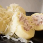 Smyslné pohlazení chuťových pohárků: Dokonalá harmonie bramborových šulánků a sladké švestkové pochoutky