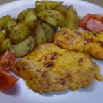 Poctivá česká domácí kuchyně v novém hávu: Zapečená krkovice se smetanovou omáčkou, slaninou a cibulkou